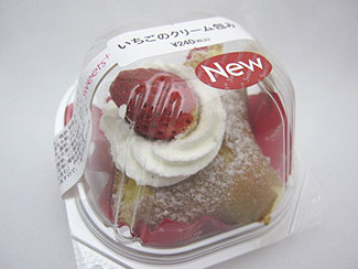 Sweets+ いちごのクリーム包み  ファミリーマート