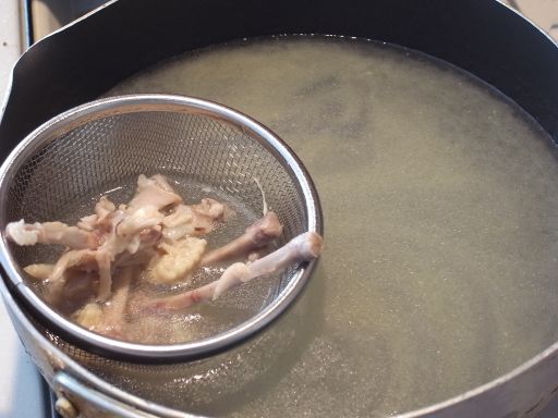 醤油ラーメン調理中