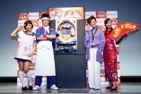 おなじみのコスプレあり。