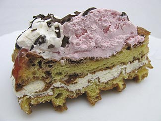 ワッフルケーキ いちご＆ホイップ  サンクス