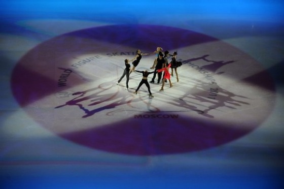 フジテレビは世界フィギュアのエキシビションのフィナーレでの「氷上の日の丸」をカットして放送した。