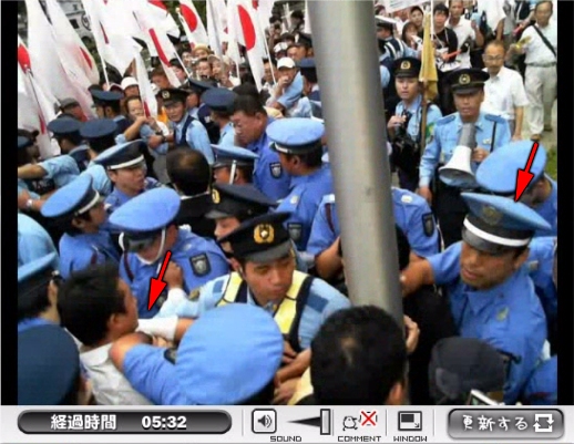75アルソックが小坂議員に肘鉄
