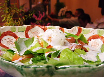 ハムエッグシーザーサラダ