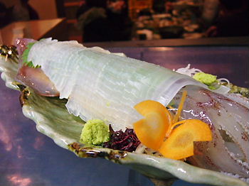 活きヤリイカの姿盛り