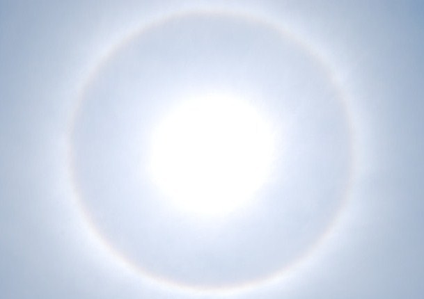 至福の光を発する太陽