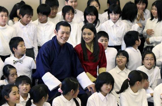 ブータン国王夫妻来日\1321650065566相馬をご訪問、祈りを捧げ、子どもたちを励まして下さった国王・王妃両陛下
