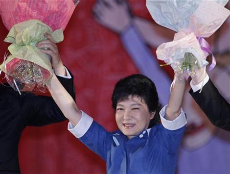 ８月２０日、聯合ニュースによると、韓国の与党セヌリ党は１２月に行われる大統領選挙の候補として、朴槿恵6 件元代表（写真）を選出した