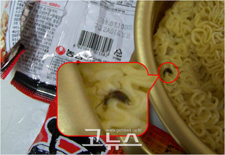 2008年6月20日 、消費者から辛ラーメンに約13ミリの大きさのクロゴキブリが混入されているのが発見されました。