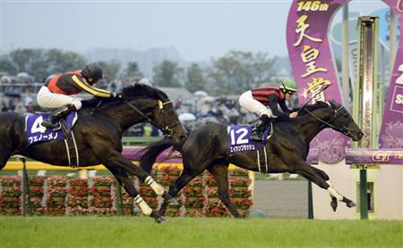 【天皇賞・秋】ダービー馬復活！エイシンフラッシュ盾制覇 天皇賞・秋は内を伸びたエイシンフラッシュが快勝。一昨年のダービー馬が復活のＶを飾った