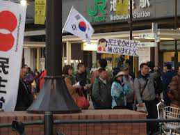 2012.12.16総選挙\民主党\23529-0【衆院選】「民主党がんばれー！」「万歳（マンセー）！」「在日に参政権を！」 ネット右翼が野田首相の演説を妨害