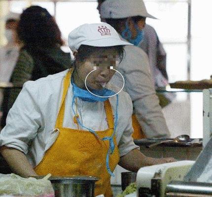朝鮮人が日本人のために精魂込めてキムチを作っている。日本だけは特別。