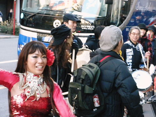 プロ左翼偽装市民によるオスプレイ配備反対パレードにカウンター街宣！20130127