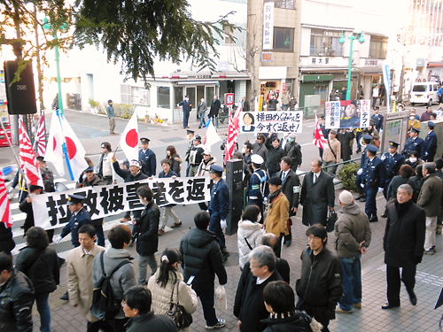 北朝鮮は拉致被害者を即刻返せ！in新宿20130210