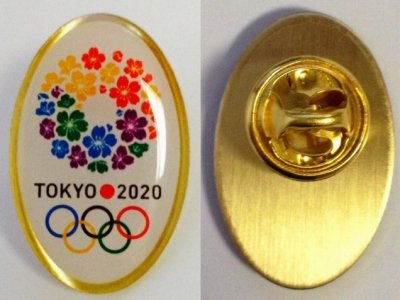 東京五輪の特製バッジ