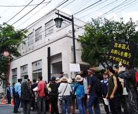 2012.6.3吉本興業東京本部へ抗議活動