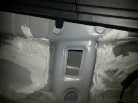 現代自動車ヒュンダイＳＵＶ雨漏りの無償修理がこれじゃ「新車と交換しろ！」と訴えられて当たり前