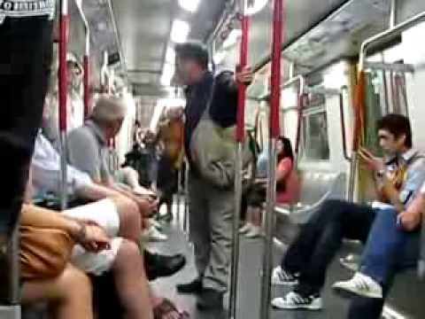 電車で中国人に絡まれた白人、アゴ触られてブチ切れ＆圧倒ｗｗｗ