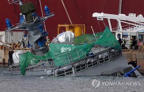 韓国の高速艇が強風で沈没！海軍最新鋭コムドクスリ級ミサイル艇、建造中に強風でドアから海水が入る！最強の韓国軍