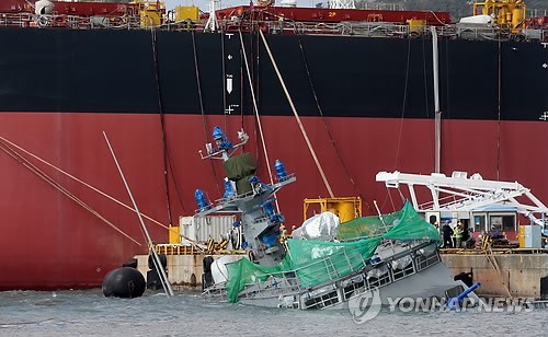 韓国の高速艇が強風で沈没！海軍最新鋭コムドクスリ級ミサイル艇、建造中に強風でドアから海水が入る！最強の韓国軍