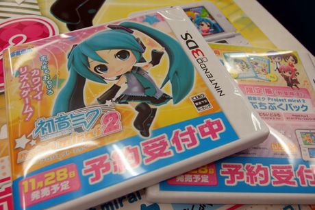 『初音ミク Project mirai 2』店舗用販促物（第1弾）を公開！