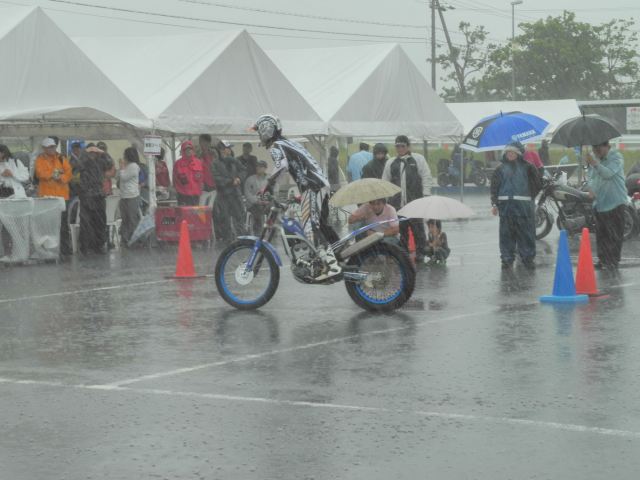 雨トライアル