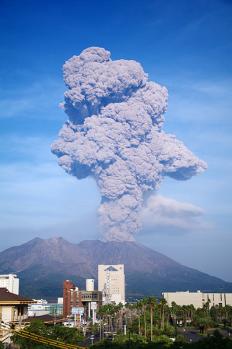 398px-Sakurajima_20091003.jpg