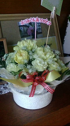 娘からきよこちゃんへ、母の日のカーネーション