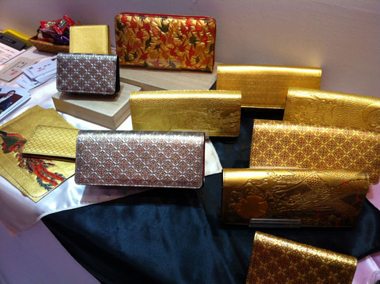 金箔と革