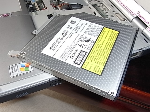 内蔵dvdドライブが認識されない ノートｐｃ修理奮戦記 ２ モモナゲットの和風寄せ鍋エッセイ