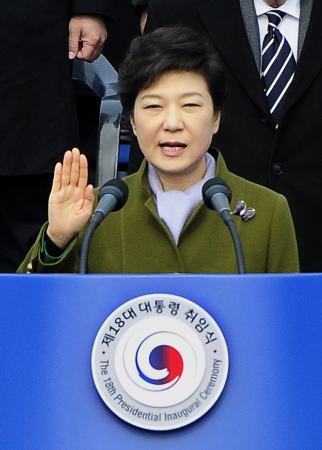 朴槿惠（パク・クンヘ）大統領、国民幸福基金で1億以下融資延滞者33万人の借金の半分を帳消しへ