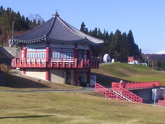 嫁不足で韓国人の嫁を入れたら農作業せず韓国料理の店をつくられた挙句、韓国人の割合が高くなって乗っ取られた戸沢村（山形）