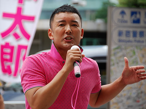 中核派のホームページ「前進」のトップにデカデカと掲載されている山本太郎の参議院選挙演説写真