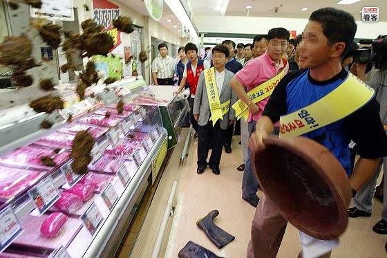 現代の韓国人は、人糞をまいて意思表示