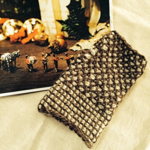 ダブルフックアフガンのハンドウォーマー