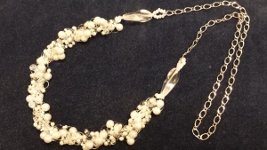 リリアンホワイトネックレス１