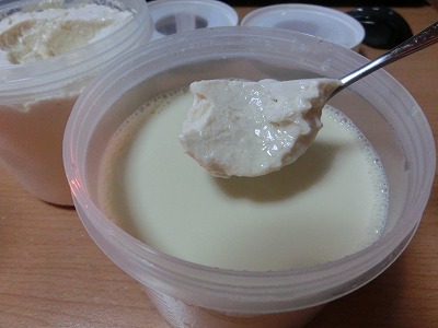 豆乳に玄米ヨーグルトの種投入