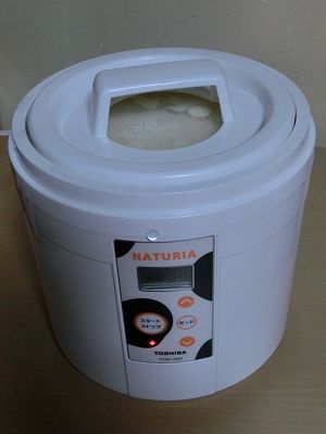 ヨーグルトメーカーにセット