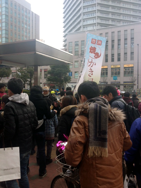 東京マラソン03_群がるカキたち
