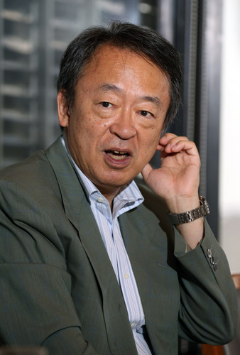 001池上彰さん＝東京都千代田区で２０１４年７月、山本晋撮影
