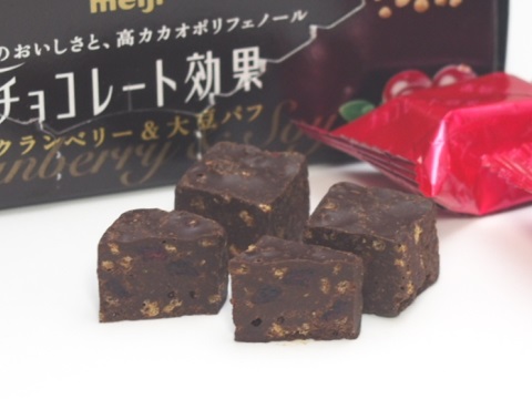 チョコレート効果クランベリー&大豆パフ