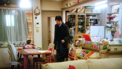 残念な夫ダイニングカウンター下収納