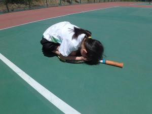 画像あり テニスに負けて悔しがってる女子小学生が可愛い のんけ速報