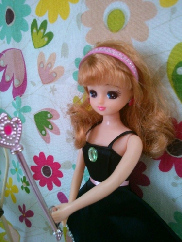 リカちゃんにハロウィンデコドレス