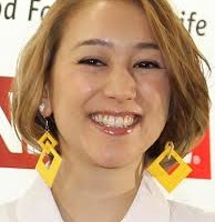 SHELLYというタレントは、米国人の父親と韓国人の母親を持つアメリカ国籍の完全な外国人だ！