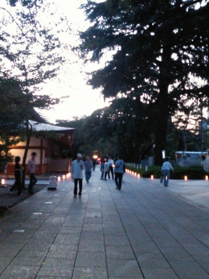 神池への道