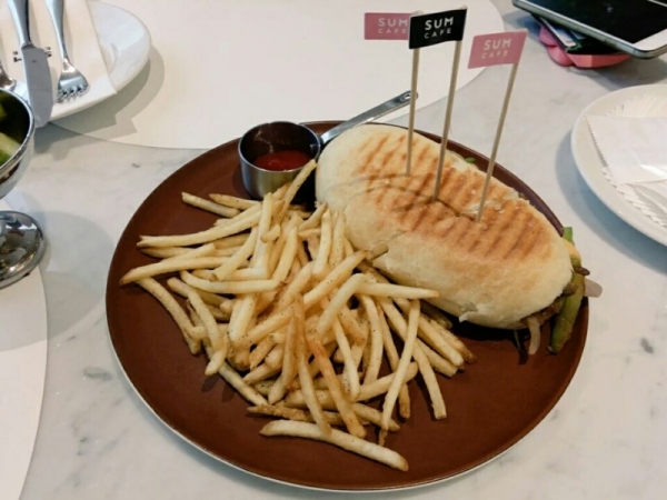 ＳＭカフェ　３
