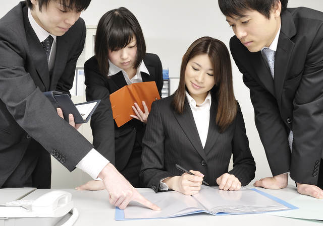 リクルートスーツ 新入社員 写真