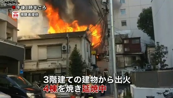 マスコミに怒り！　歌舞伎町火災の消火活動を邪魔する…