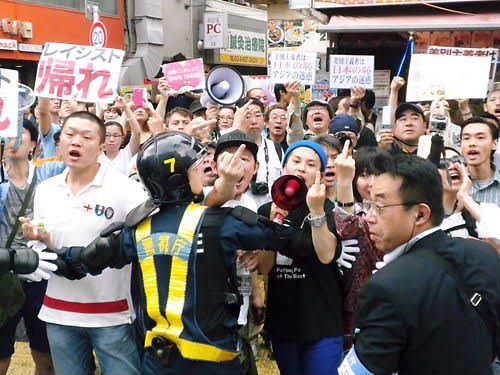 【画像】水原希子、天安門に中指を立てた画像にいいね！→中国全土で大炎上→緊急謝罪　父親が米国人で母親は在日韓国人だとカミングアウトｗｗｗｗ ←成り済まし は中指立て大好きですね♪(笑)