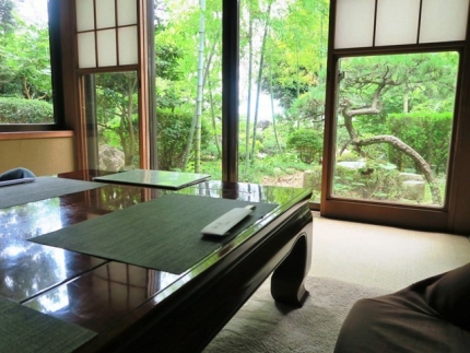 16-7-25　店内から